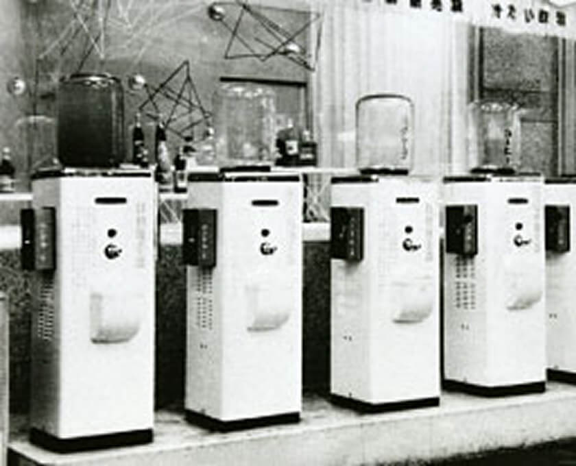 日本初のジュース自販機を開発